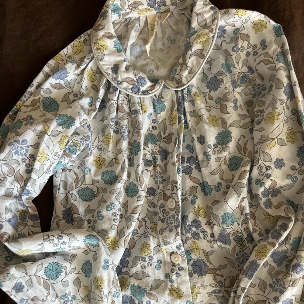 Little Cotton Clothes Peter Pan collar button down. EUC. SZ 8-9